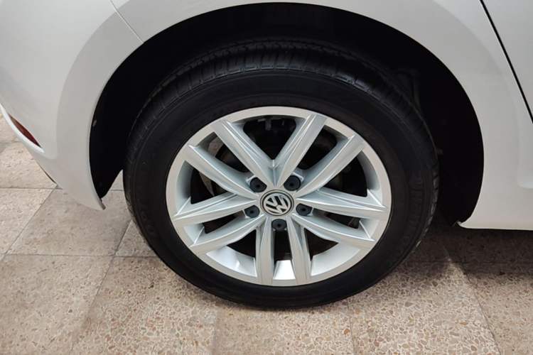 Used Volkswagen Golf 2018 1.6L Automatic Comfort Model Exterior 5