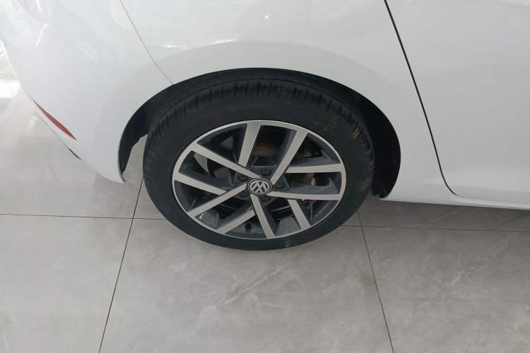 Used Volkswagen Golf 2018 230TSI Automatic Luxury Version Exterior 5