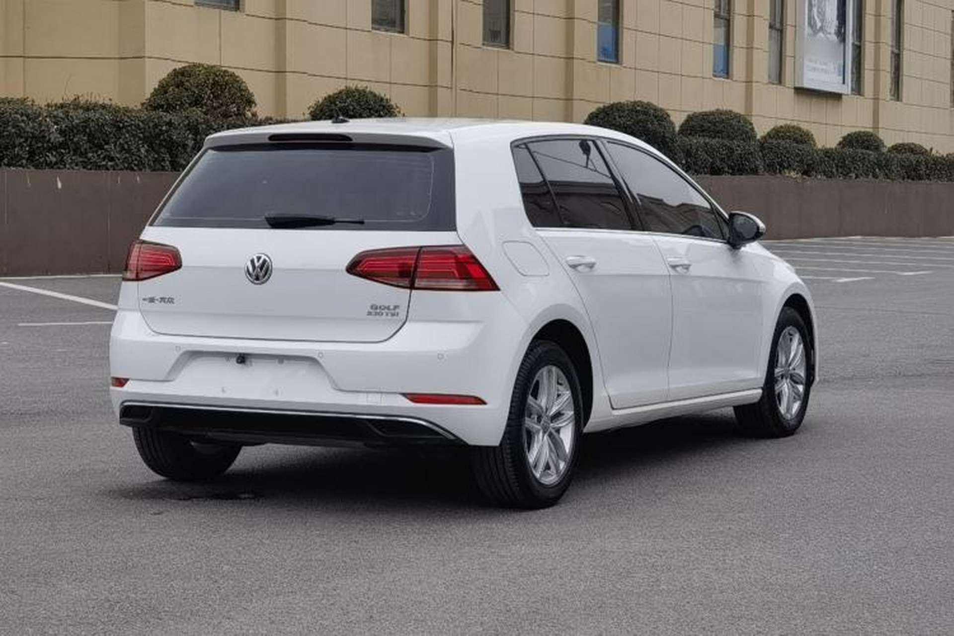 Used Volkswagen Golf 2018 230TSI Automatic Comfort Model Exterior 6