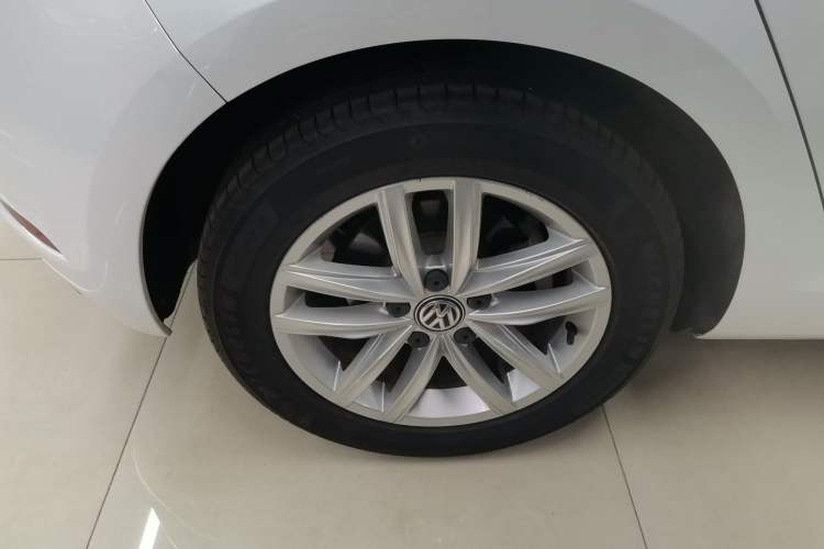 Used Volkswagen Golf 2018 230TSI Automatic Comfort Model Exterior 8
