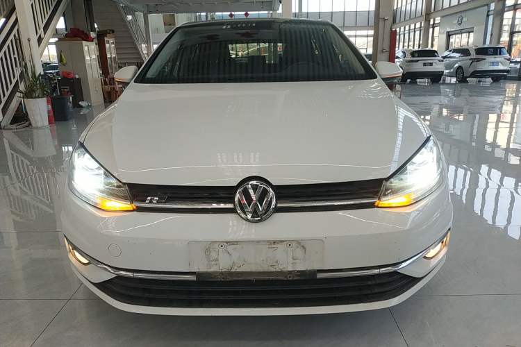 Used Volkswagen Golf 2018 230TSI Automatic Luxury Version Front