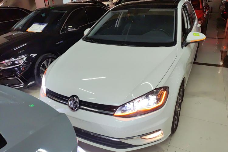 Used Volkswagen Golf 2018 230TSI Automatic Luxury Version Front