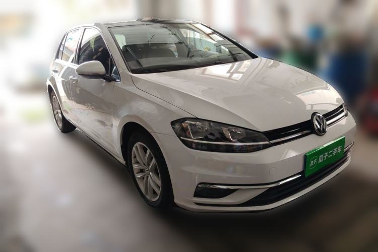 Used Volkswagen Golf 2018 230TSI Automatic Comfort Model Front Right 45 Deg