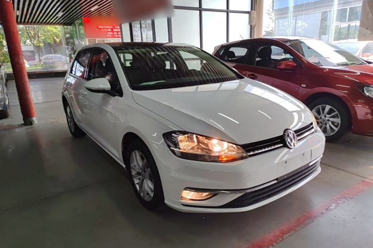 Used Volkswagen Golf 2018 230TSI Automatic Comfort Model Front Right 45 Deg