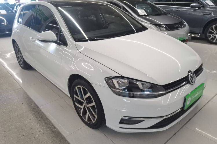Used Volkswagen Golf 2018 230TSI Automatic Luxury Version Front Right 45 Deg