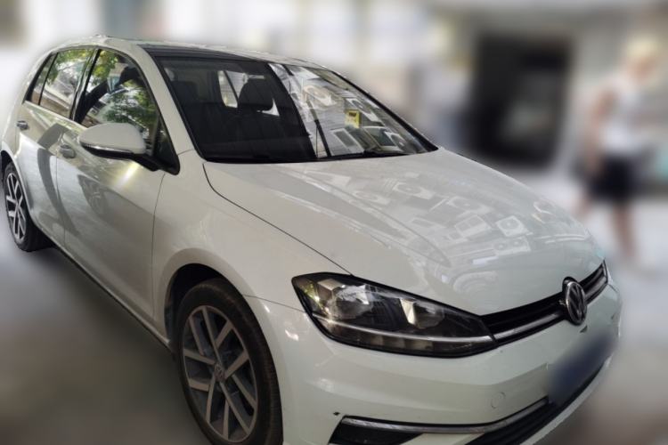 Used Volkswagen Golf 2018 230TSI Automatic Luxury Version Front Right 45 Deg