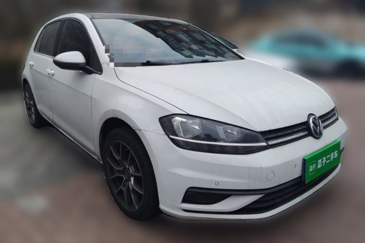 Used Volkswagen Golf 2018 230TSI Automatic Luxury Version Front Right 45 Deg