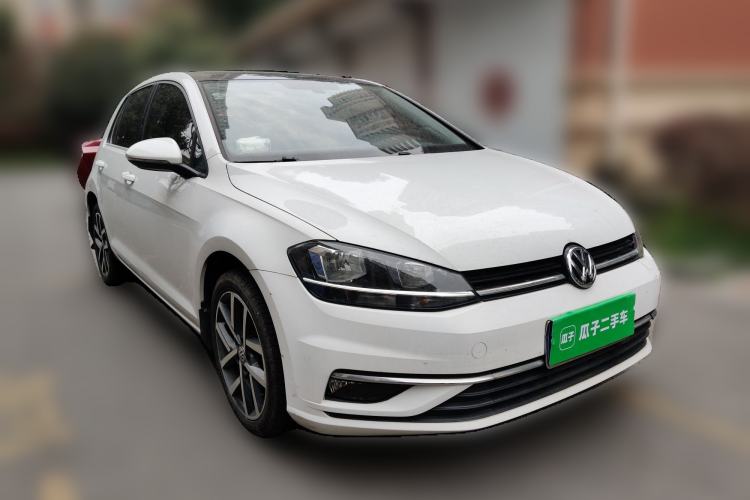 Used Volkswagen Golf 2018 230TSI Automatic Luxury Version Front Right 45 Deg