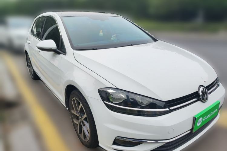 Used Volkswagen Golf 2018 230TSI Automatic Luxury Version Front Right 45 Deg