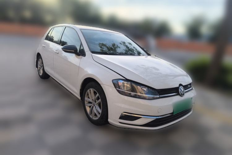 Used Volkswagen Golf 2018 230TSI Automatic Comfort Model Front Right 45 Deg