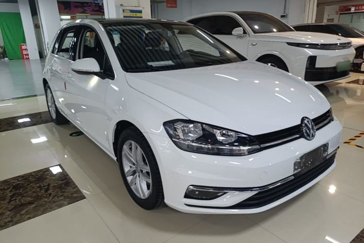 Used Volkswagen Golf 2018 1.6L Automatic Comfort Model Front Right 45 Deg