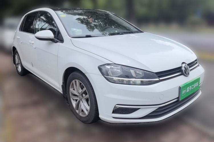 Used Volkswagen Golf 2018 230TSI Automatic Comfort Model Front Right 45 Deg