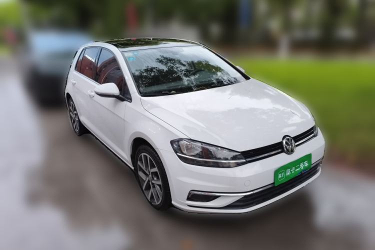 Used Volkswagen Golf 2018 230TSI Automatic Luxury Version Front Right 45 Deg