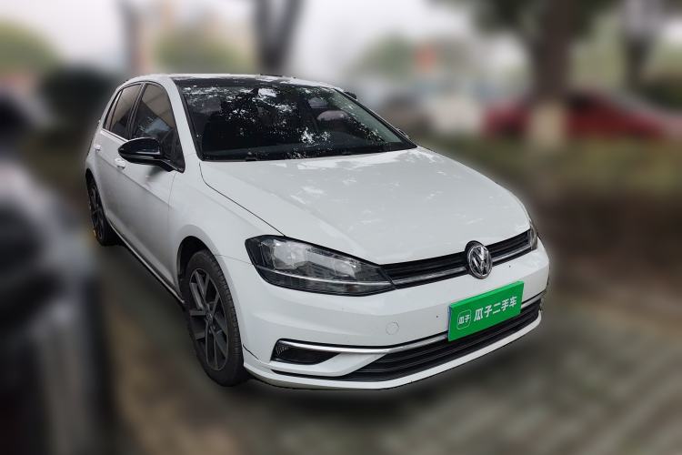 Used Volkswagen Golf 2018 230TSI Automatic Luxury Version Front Right 45 Deg