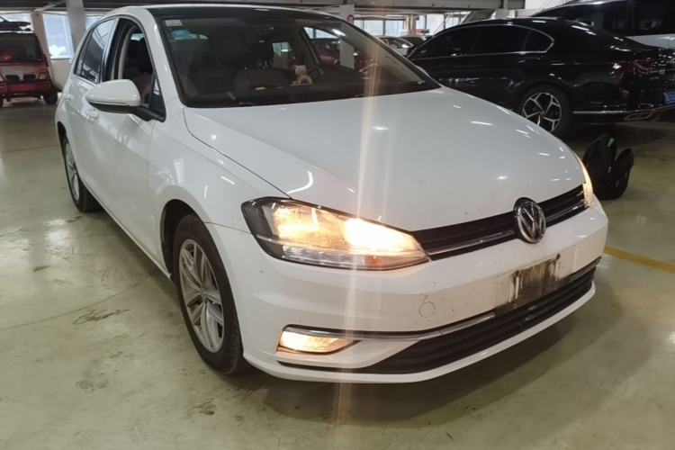 Used Volkswagen Golf 2018 230TSI Automatic Comfort Model Front Right 45 Deg