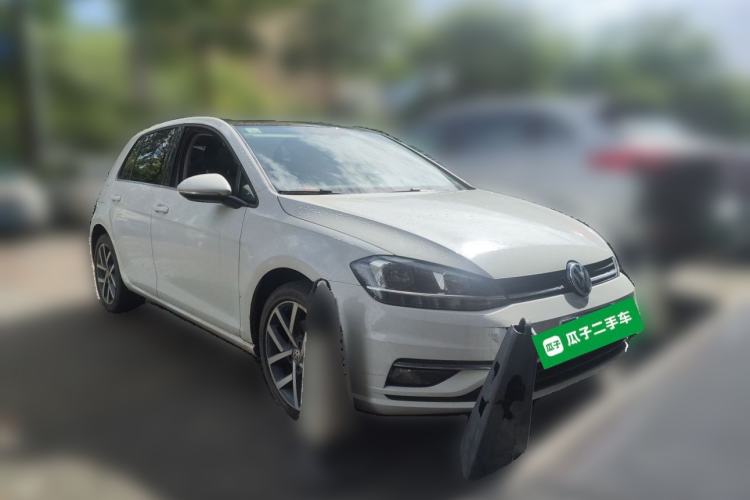 Used Volkswagen Golf 2018 230TSI Automatic Luxury Version Front Right 45 Deg