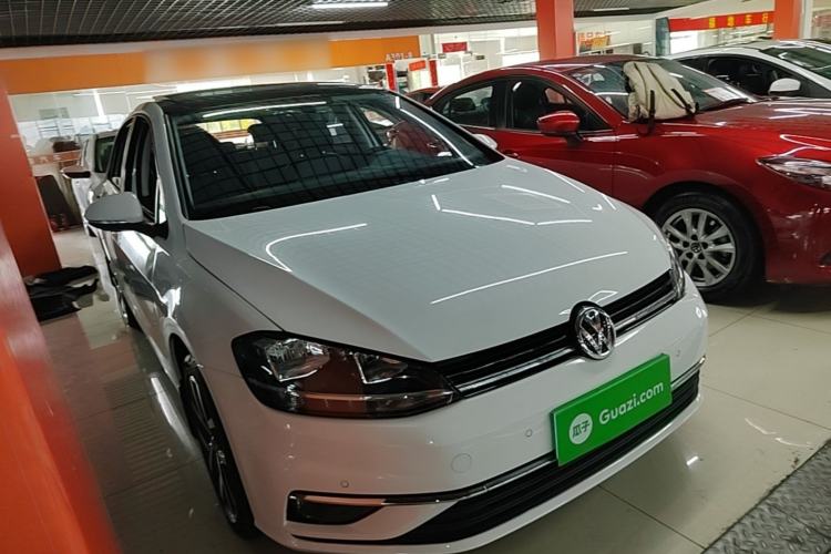 Used Volkswagen Golf 2018 230TSI Automatic Luxury Version Front Right 45 Deg