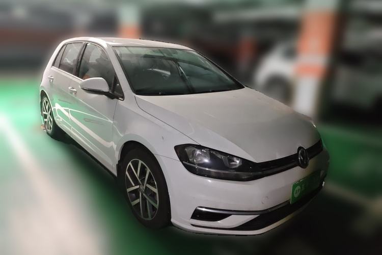 Used Volkswagen Golf 2018 230TSI Automatic Luxury Version Front Right 45 Deg