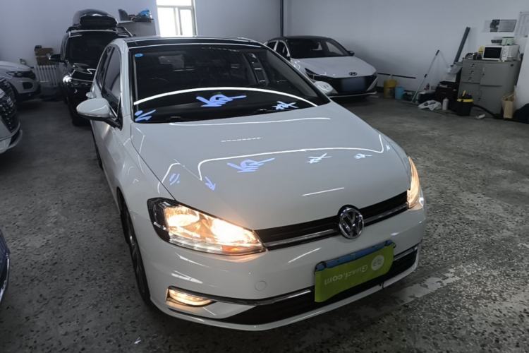 Used Volkswagen Golf 2018 230TSI Automatic Luxury Version Front Right 45 Deg