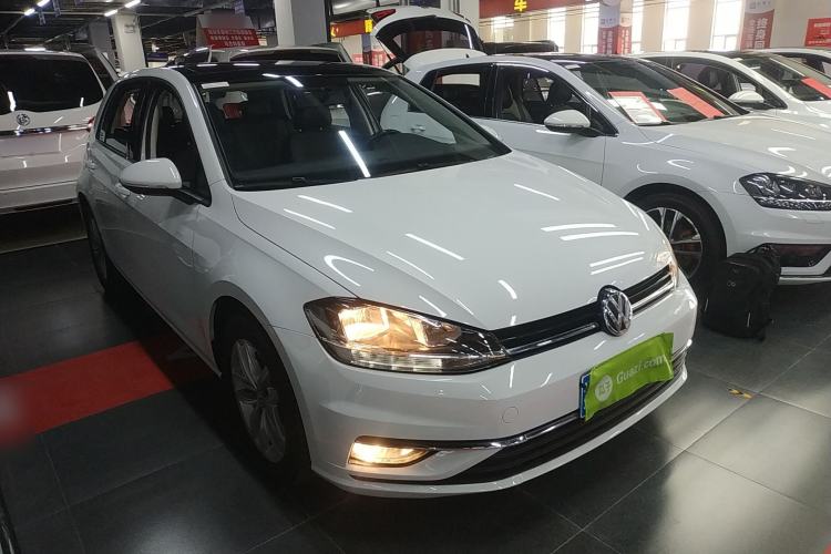 Used Volkswagen Golf 2018 230TSI Automatic Comfort Model Front Right 45 Deg