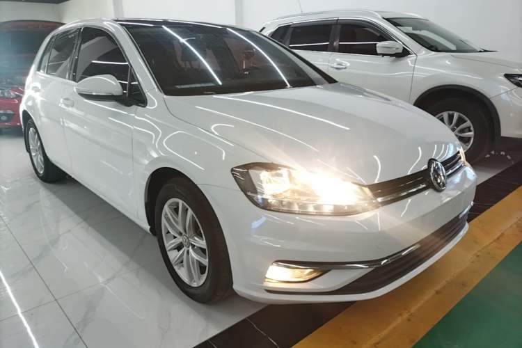 Used Volkswagen Golf 2018 1.6L Automatic Comfort Model Front Right 45 Deg