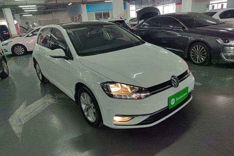Used Volkswagen Golf 2018 230TSI Automatic Comfort Model Front Right 45 Deg