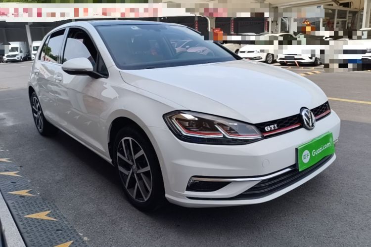 Used Volkswagen Golf 2018 230TSI Automatic Luxury Version Front Right 45 Deg