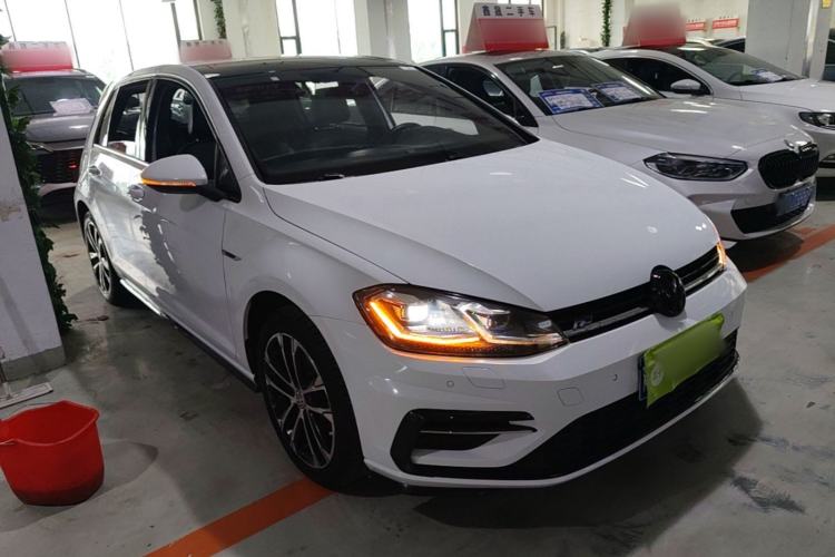 Used Volkswagen Golf 2018 280TSI Automatic R-Line Model Front Right 45 Deg