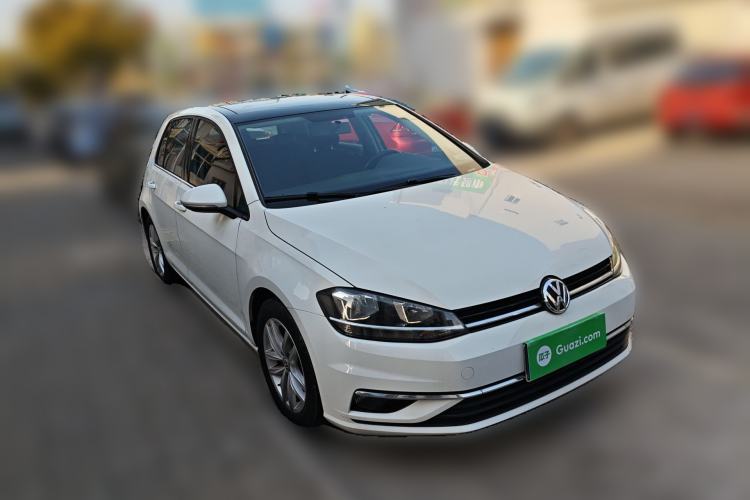 Used Volkswagen Golf 2018 230TSI Automatic Comfort Model Front Right 45 Deg