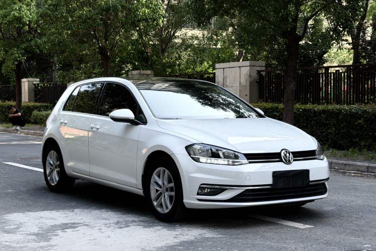 Used Volkswagen Golf 2018 1.6L Automatic Comfort Model Front Right 45 Deg