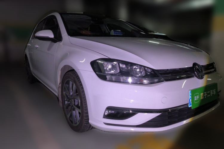 Used Volkswagen Golf 2018 230TSI Automatic Luxury Version Front Right 45 Deg
