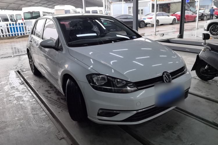 Used Volkswagen Golf 2018 1.6L Automatic Comfort Model Front Right 45 Deg