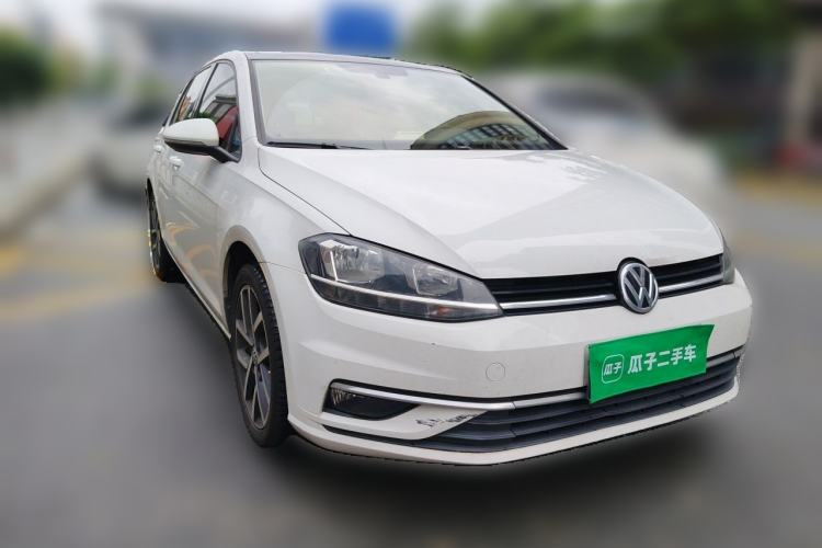 Used Volkswagen Golf 2018 230TSI Automatic Luxury Version Front Right 45 Deg