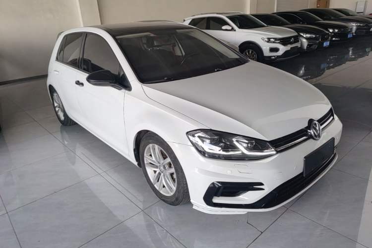 Used Volkswagen Golf 2018 230TSI Automatic Comfort Model Front Right 45 Deg