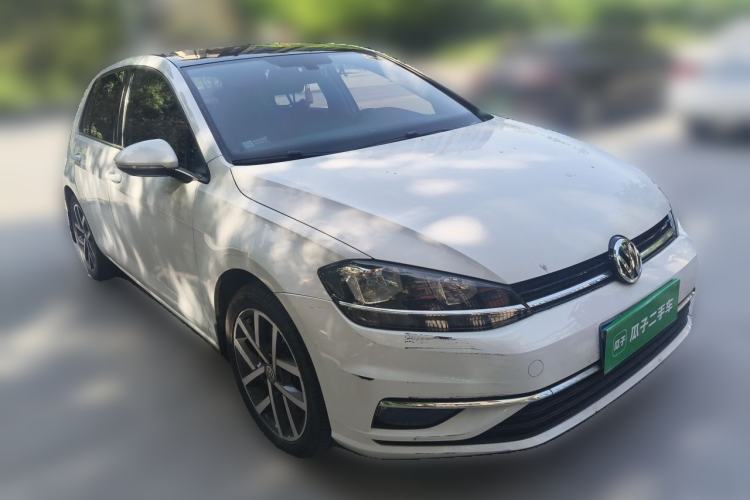 Used Volkswagen Golf 2018 230TSI Automatic Luxury Version Front Right 45 Deg