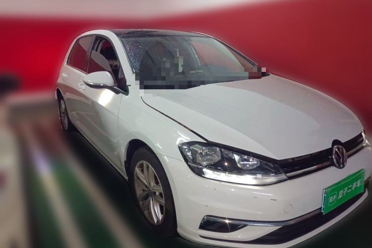 Used Volkswagen Golf 2018 230TSI Automatic Comfort Model Front Right 45 Deg