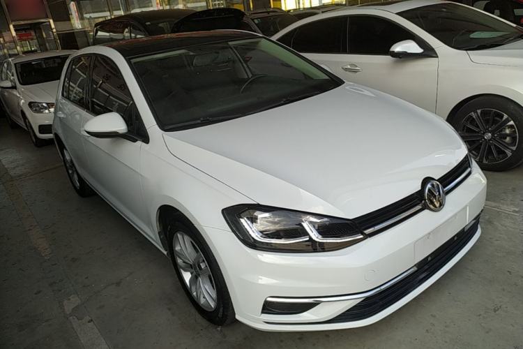 Used Volkswagen Golf 2018 230TSI Automatic Comfort Model Front Right 45 Deg