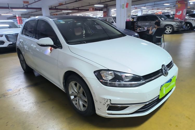 Used Volkswagen Golf 2018 230TSI Automatic Comfort Model Front Right 45 Deg