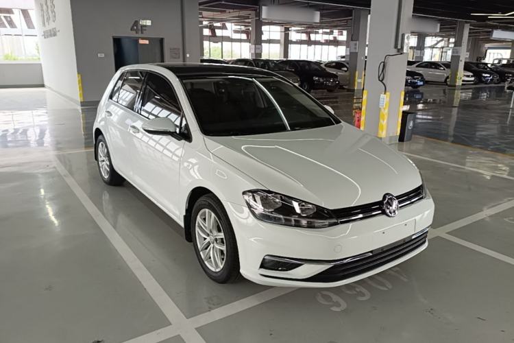 Used Volkswagen Golf 2018 1.6L Automatic Comfort Model Front Right 45 Deg