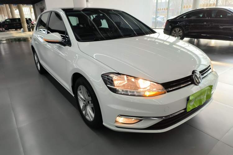 Used Volkswagen Golf 2018 1.6L Automatic Comfort Model Front Right 45 Deg