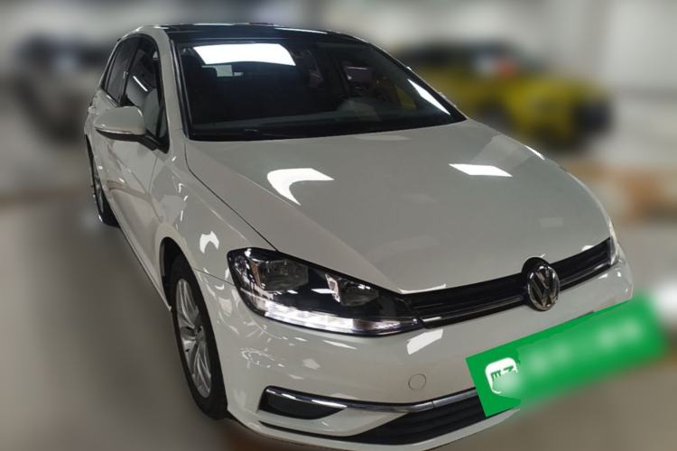 Used Volkswagen Golf 2018 230TSI Automatic Comfort Model Front Right 45 Deg