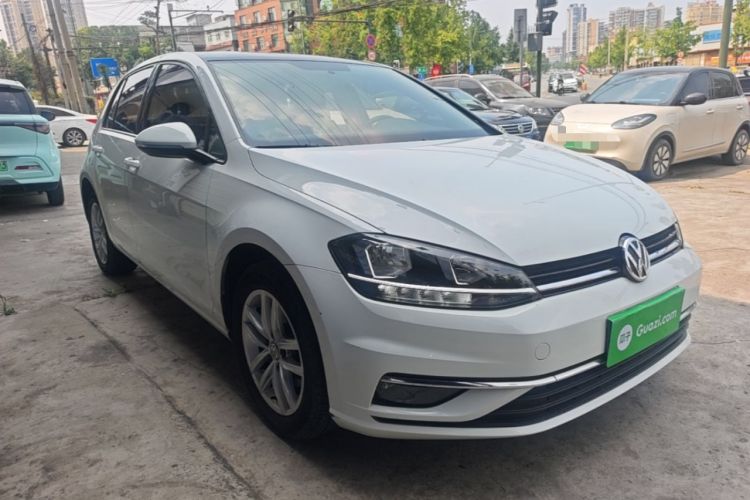 Used Volkswagen Golf 2018 230TSI Automatic Comfort Model Front Right 45 Deg