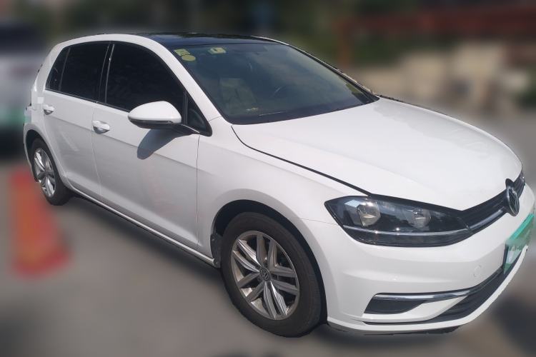 Used Volkswagen Golf 2018 1.6L Automatic Comfort Model Front Right 45 Deg