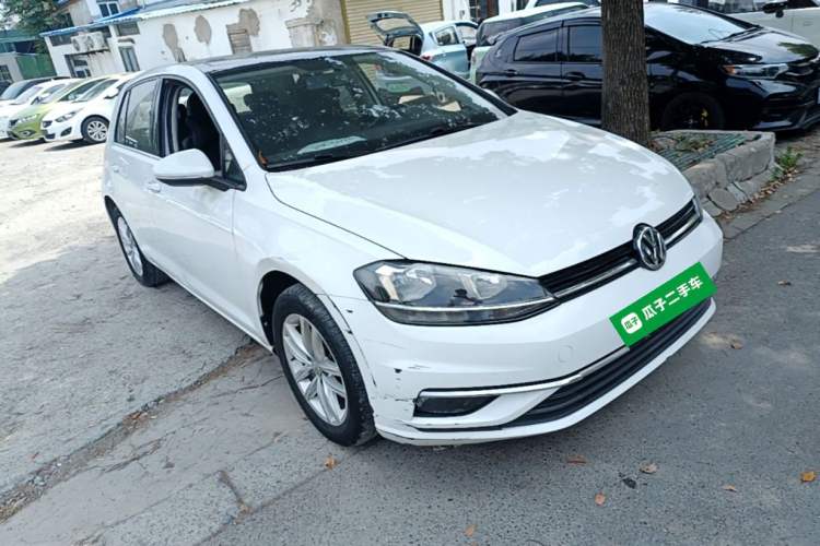 Used Volkswagen Golf 2018 230TSI Automatic Comfort Model Front Right 45 Deg