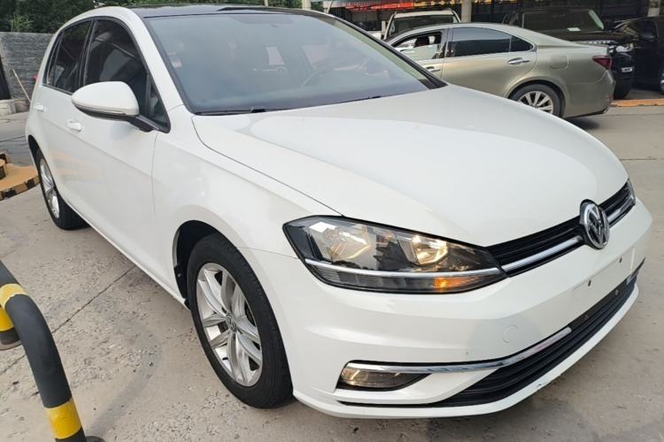 Used Volkswagen Golf 2018 230TSI Automatic Comfort Model Front Right 45 Deg