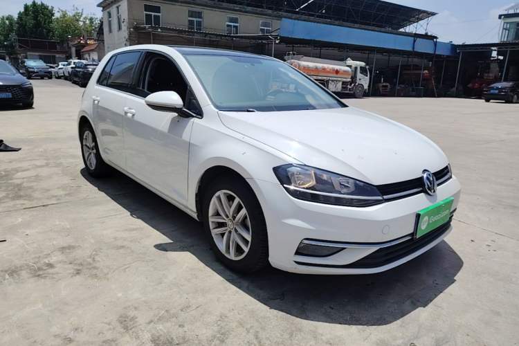 Used Volkswagen Golf 2018 1.6L Automatic Comfort Model Front Right 45 Deg