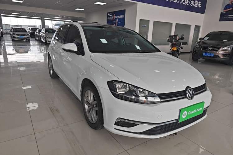 Used Volkswagen Golf 2018 230TSI Automatic Comfort Model Front Right 45 Deg