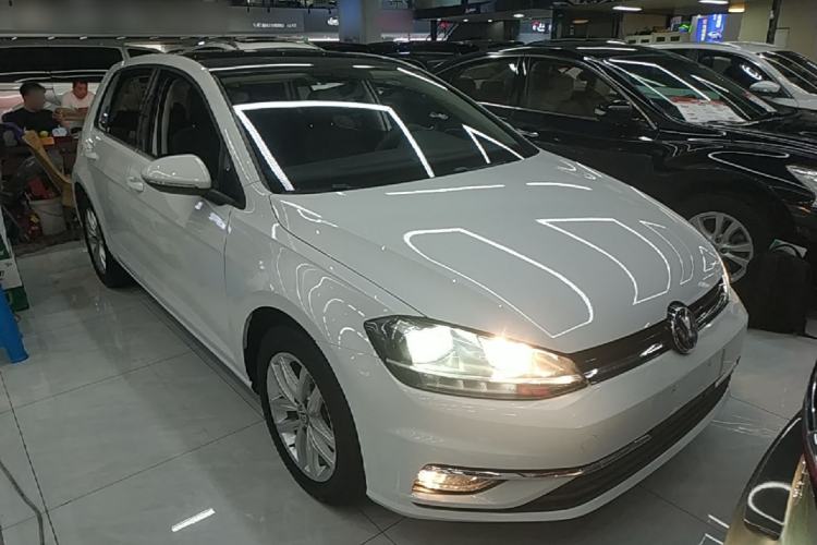 Used Volkswagen Golf 2018 230TSI Automatic Comfort Model Front Right 45 Deg