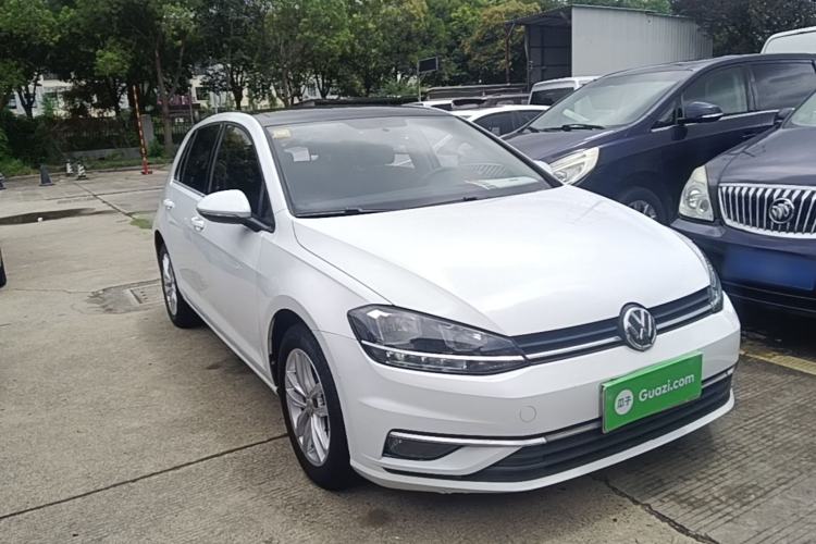 Used Volkswagen Golf 2018 230TSI Automatic Comfort Model Front Right 45 Deg
