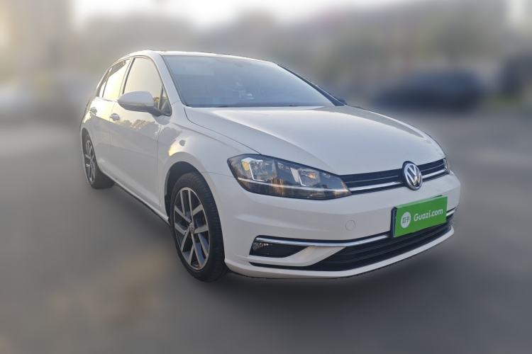 Used Volkswagen Golf 2018 230TSI Automatic Luxury Version Front Right 45 Deg